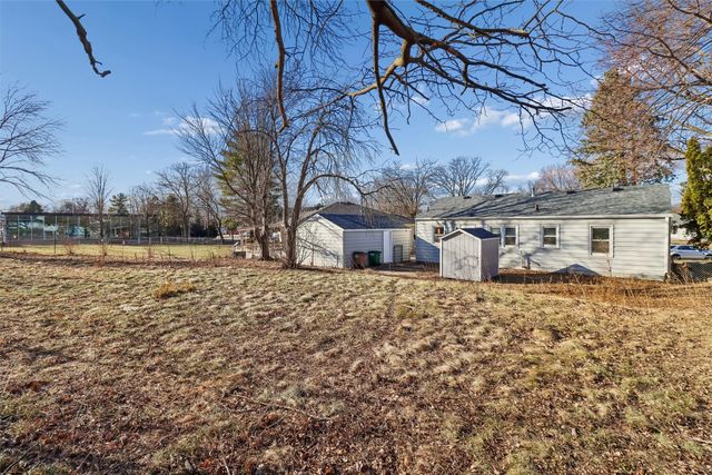 821 Ashmoore Circle, West Des Moines, IA 50265