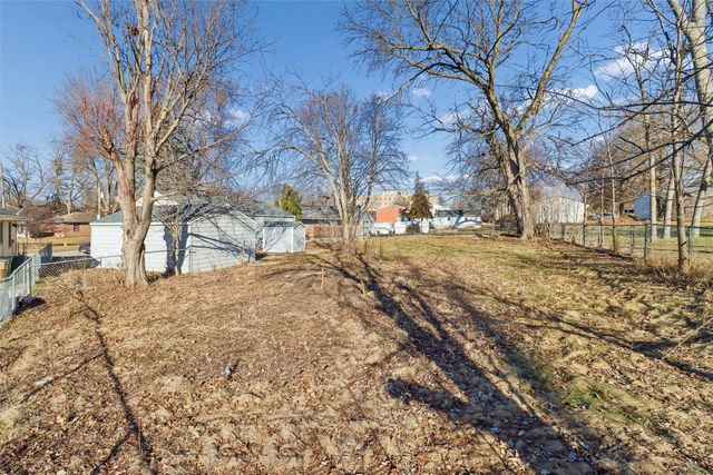 821 Ashmoore Circle, West Des Moines, IA 50265