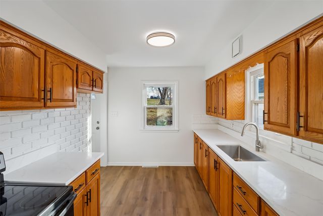 821 Ashmoore Circle, West Des Moines, IA 50265