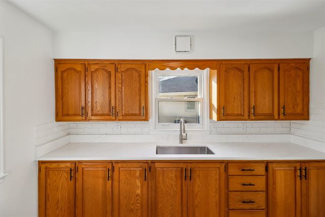 821 Ashmoore Circle, West Des Moines, IA 50265