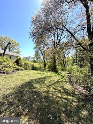 2419 BEACON HILL RD, Alexandria, VA 22306
