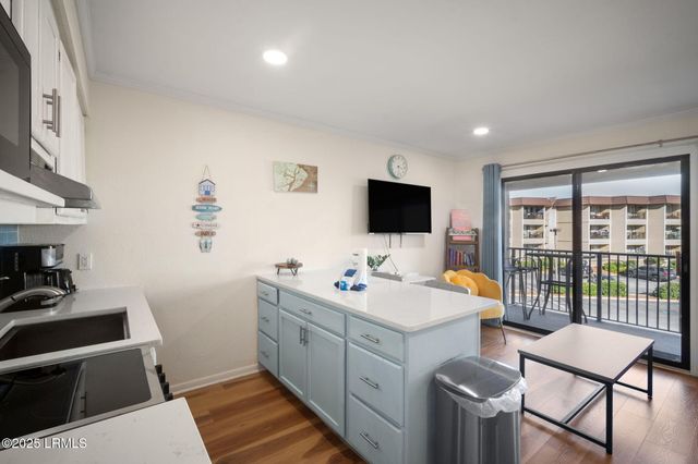 40 Folly Field Rd Apt B205, Hilton Head Island, SC 29928