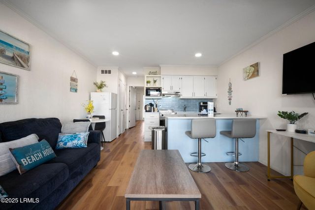 40 Folly Field Rd Apt B205, Hilton Head Island, SC 29928