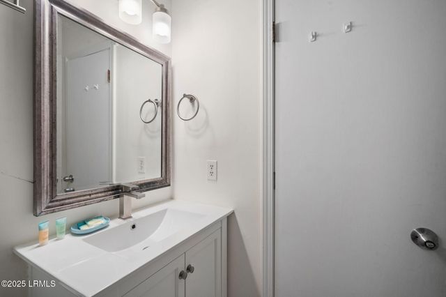 40 Folly Field Rd Apt B205, Hilton Head Island, SC 29928