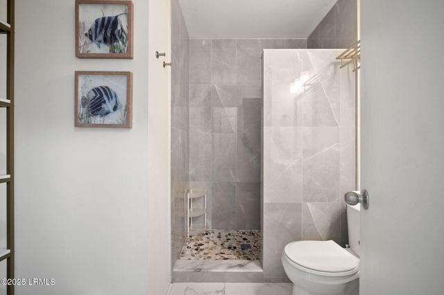 40 Folly Field Rd Apt B205, Hilton Head Island, SC 29928