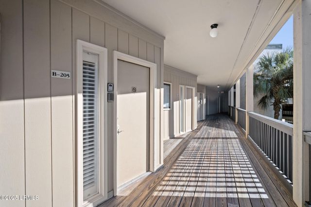 40 Folly Field Rd Apt B205, Hilton Head Island, SC 29928
