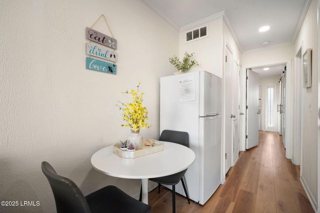 40 Folly Field Rd Apt B205, Hilton Head Island, SC 29928