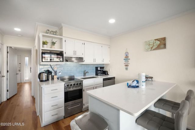 40 Folly Field Rd Apt B205, Hilton Head Island, SC 29928