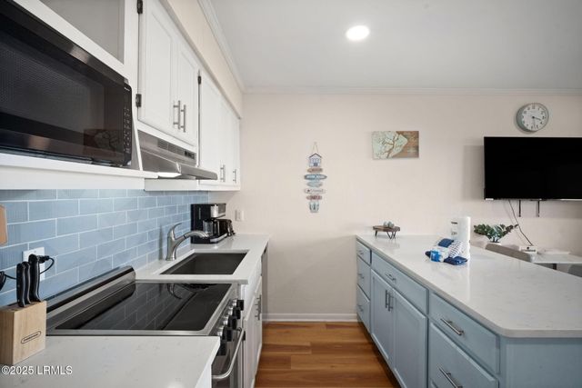 40 Folly Field Rd Apt B205, Hilton Head Island, SC 29928