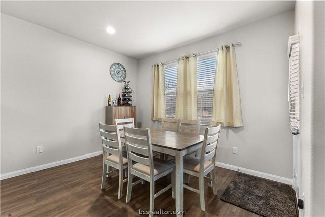 984 Crossing Drive, Bryan, TX 77803