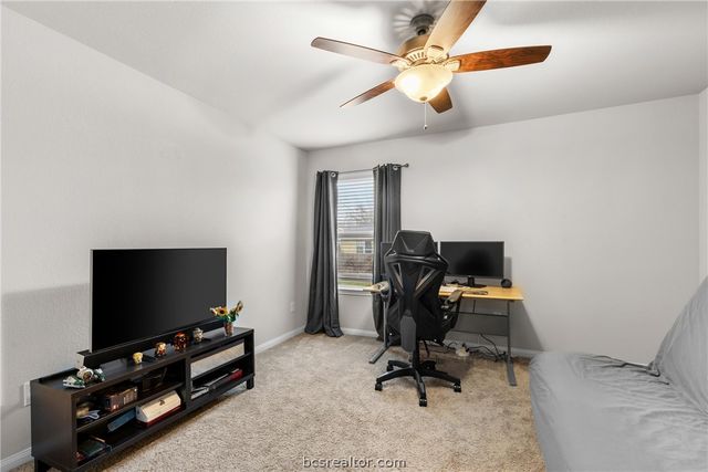 984 Crossing Drive, Bryan, TX 77803