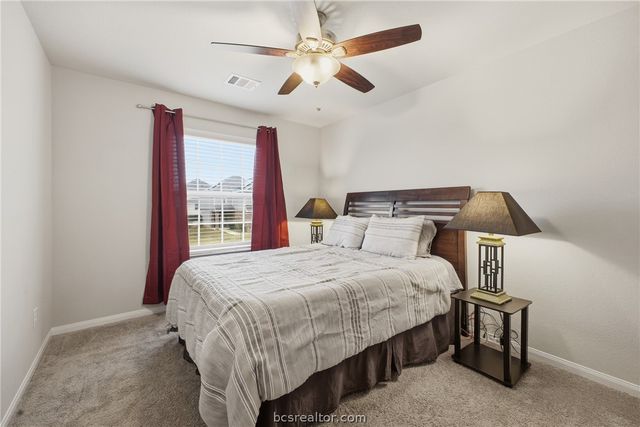 984 Crossing Drive, Bryan, TX 77803