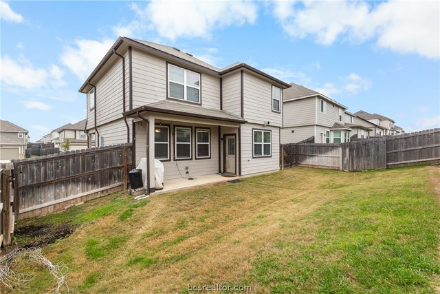 984 Crossing Drive, Bryan, TX 77803