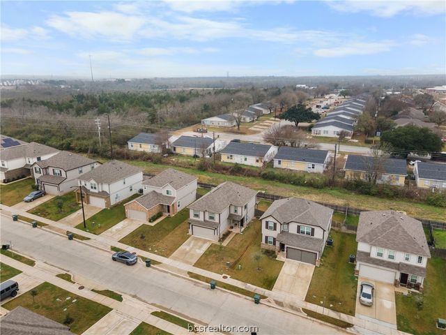 984 Crossing Drive, Bryan, TX 77803