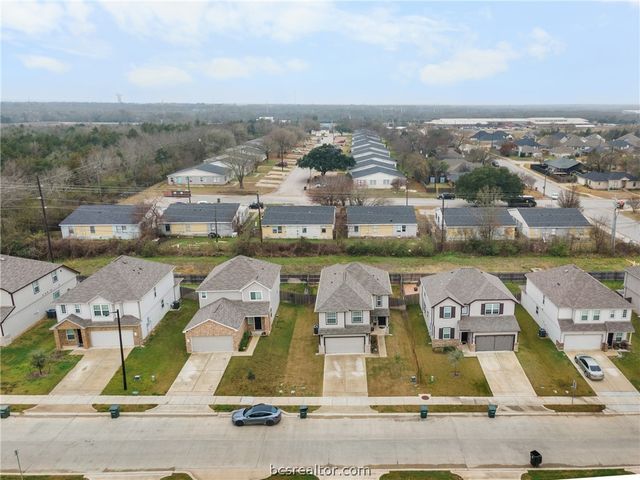 984 Crossing Drive, Bryan, TX 77803