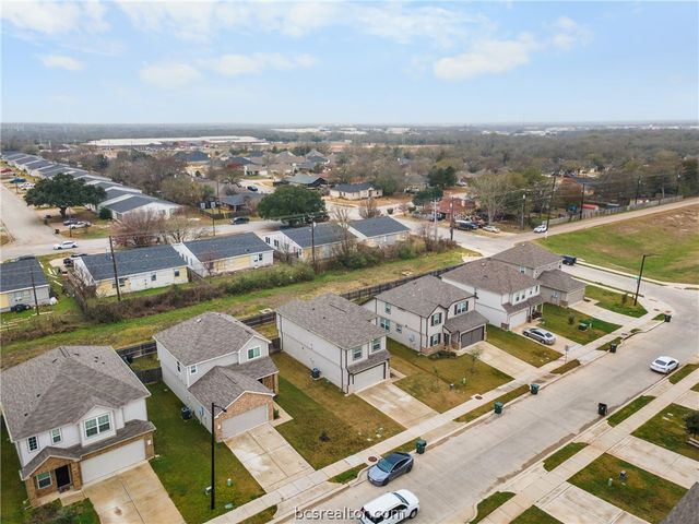 984 Crossing Drive, Bryan, TX 77803