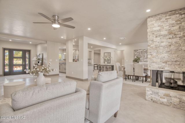 771 W Giaconda Way, Tucson, AZ 85704