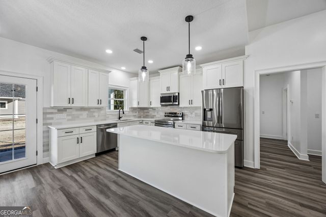 215 McQueen Street, Folkston, GA 31537