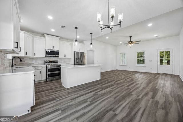 215 McQueen Street, Folkston, GA 31537