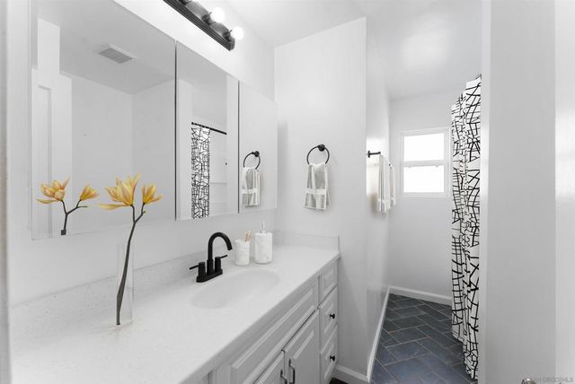 418 Manor Dr, El Cajon, CA 92020