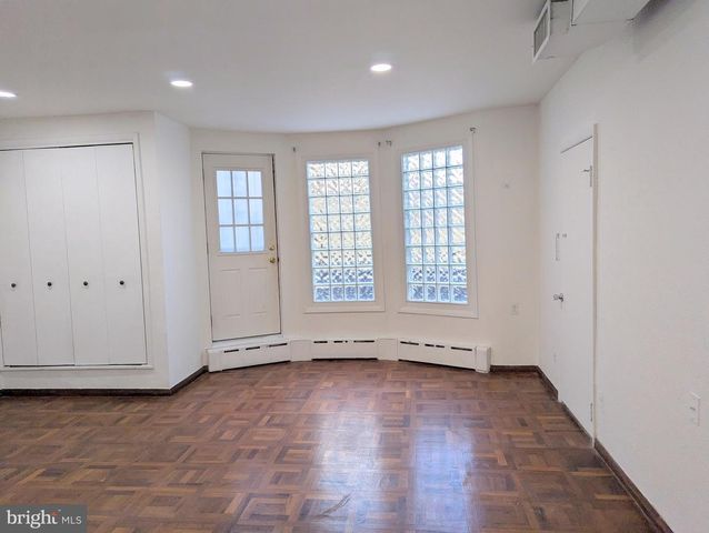 1545 W PASSYUNK AVE, Philadelphia, PA 19145