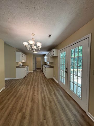 1246 HIGH SCHOOL RD, Selmer, TN 38375