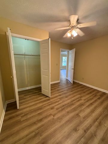 1246 HIGH SCHOOL RD, Selmer, TN 38375