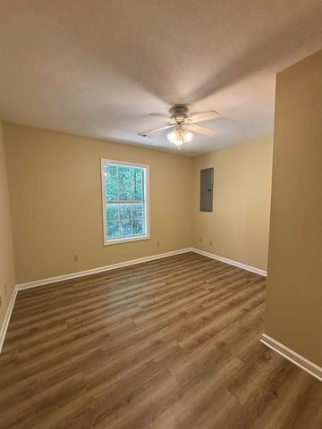 1246 HIGH SCHOOL RD, Selmer, TN 38375