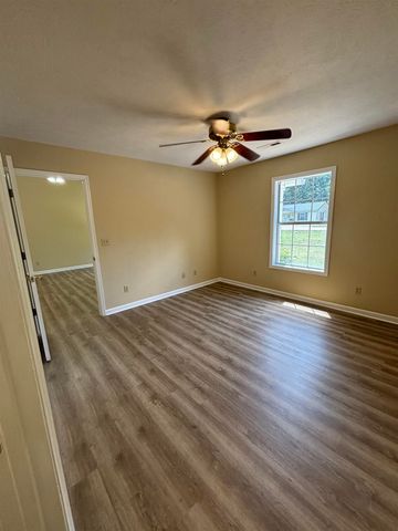 1246 HIGH SCHOOL RD, Selmer, TN 38375
