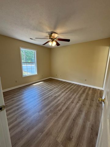 1246 HIGH SCHOOL RD, Selmer, TN 38375