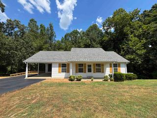 1246 HIGH SCHOOL RD, Selmer, TN 38375