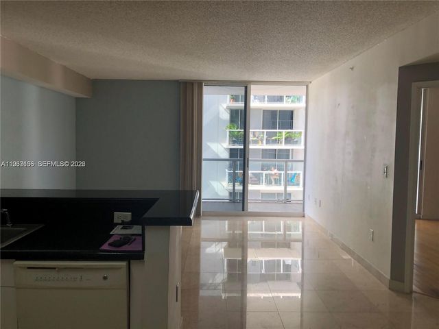 5085 NW 7th St 811, Miami, FL 33126