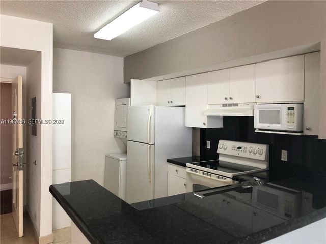 5085 NW 7th St 811, Miami, FL 33126