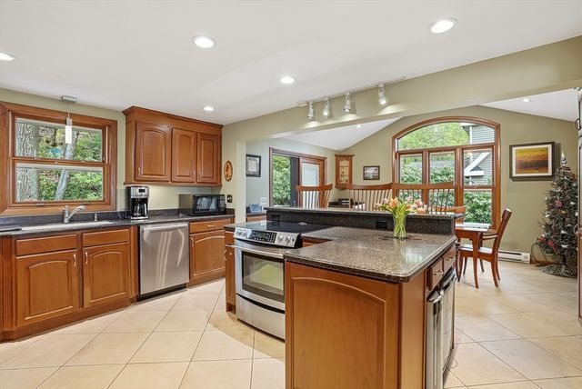 460 Lake Ave, Worcester, MA 01604