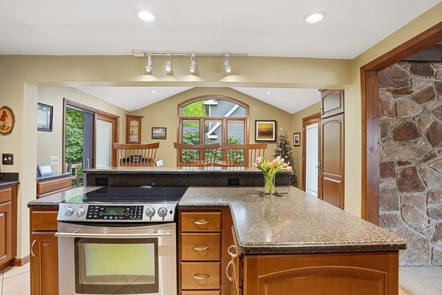 460 Lake Ave, Worcester, MA 01604