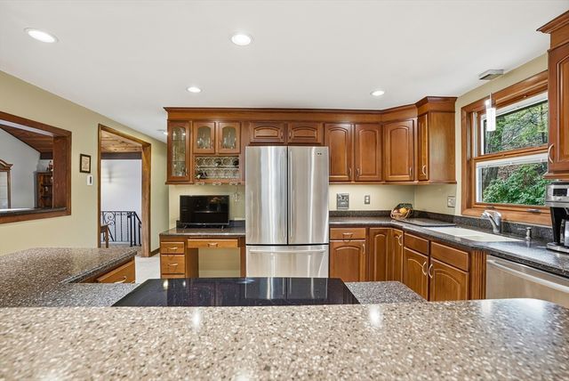 460 Lake Ave, Worcester, MA 01604