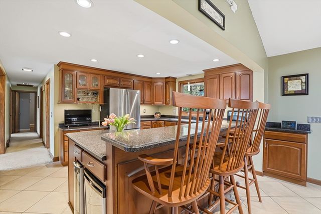 460 Lake Ave, Worcester, MA 01604