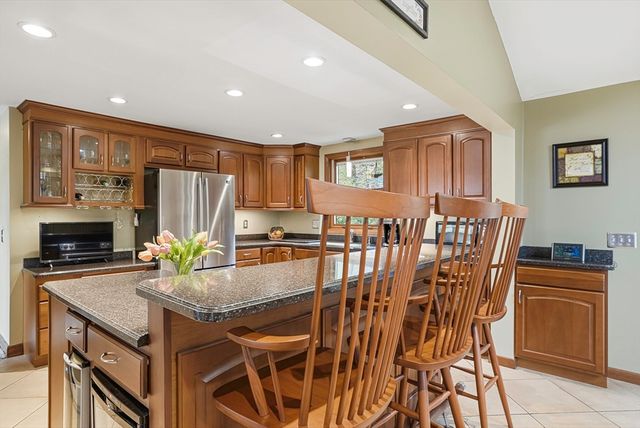460 Lake Ave, Worcester, MA 01604