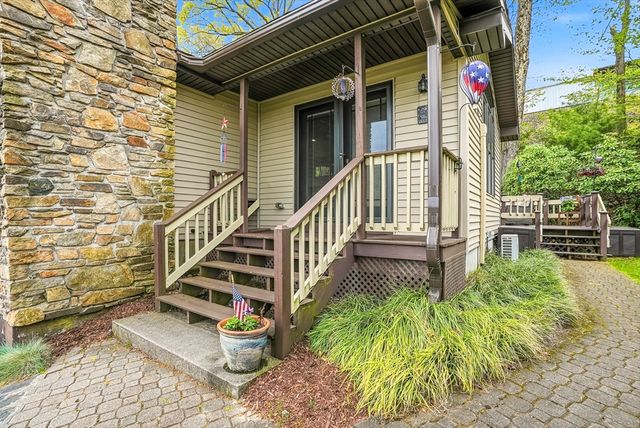 460 Lake Ave, Worcester, MA 01604