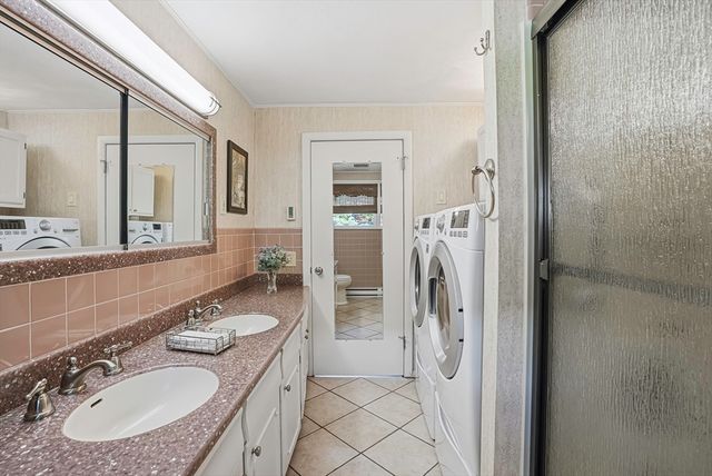 460 Lake Ave, Worcester, MA 01604