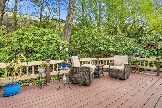 460 Lake Ave, Worcester, MA 01604