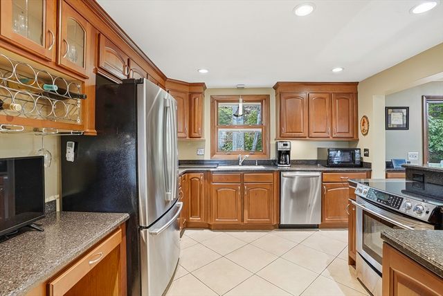 460 Lake Ave, Worcester, MA 01604