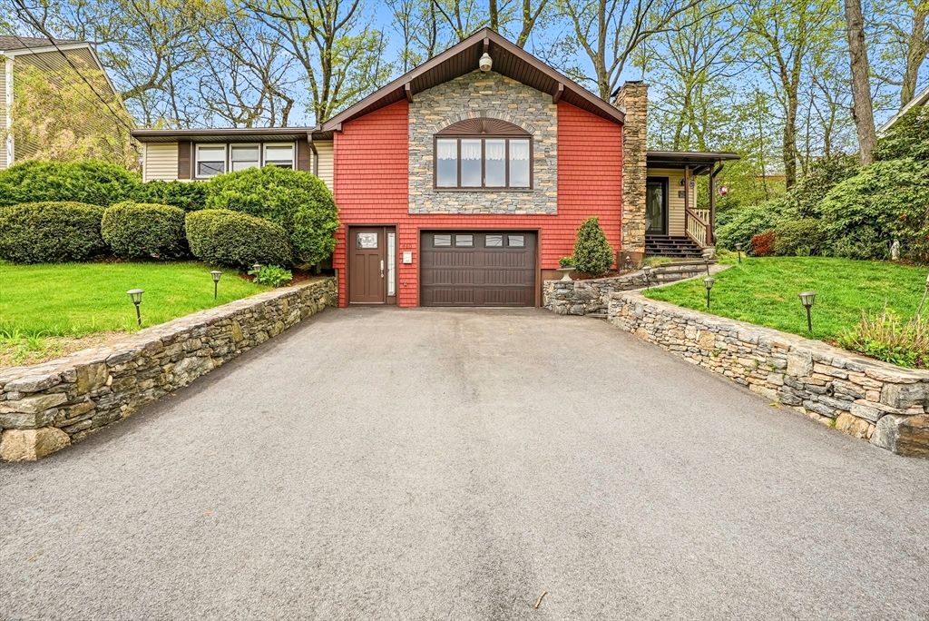 460 Lake Ave, Worcester, MA 01604