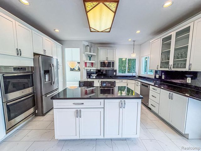 7240 Aaronway Drive, West Bloomfield Charter Township, MI 48324