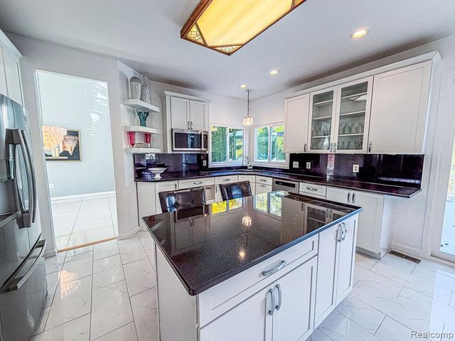 7240 Aaronway Drive, West Bloomfield Charter Township, MI 48324