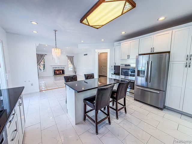 7240 Aaronway Drive, West Bloomfield Charter Township, MI 48324