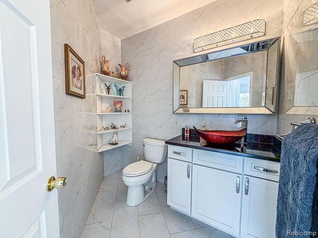 7240 Aaronway Drive, West Bloomfield Charter Township, MI 48324