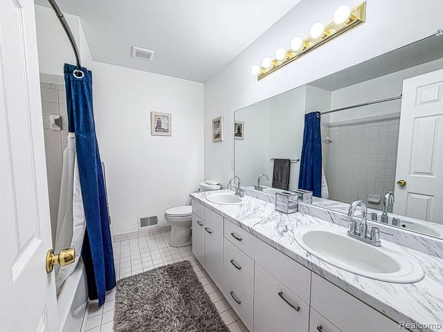 7240 Aaronway Drive, West Bloomfield Charter Township, MI 48324