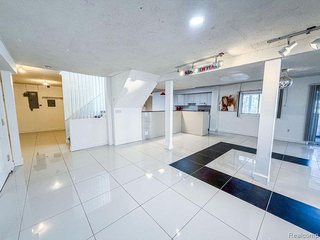 7240 Aaronway Drive, West Bloomfield Charter Township, MI 48324