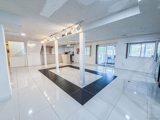 7240 Aaronway Drive, West Bloomfield Charter Township, MI 48324